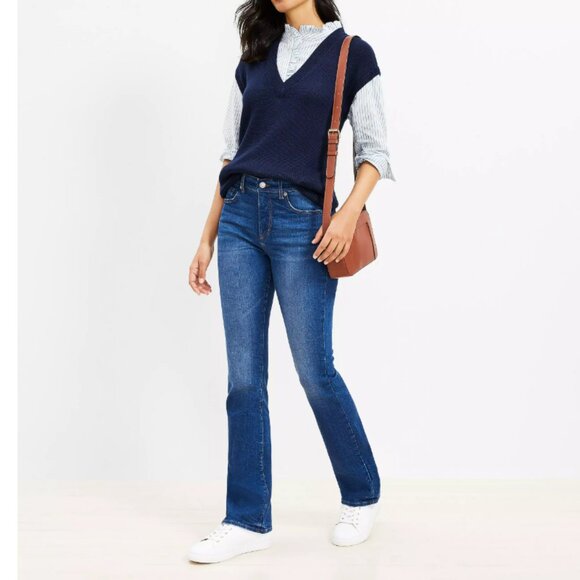 LOFT Mid Rise Boot Jeans in Vintage Dark Wash Size 28 - Picture 2 of 13